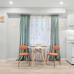 Private Cozy With Free Parking Canada